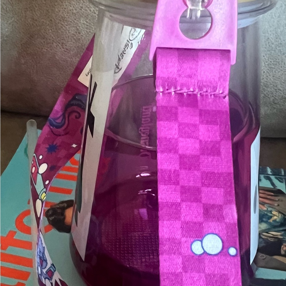 2025 Disneyland Magic key Kuzco’s  poison Bottle siper  bottle - Picture 3 of 14